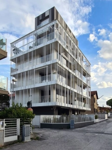 Retail, Exterior, Commercial Buildings, Offices, Contemporary